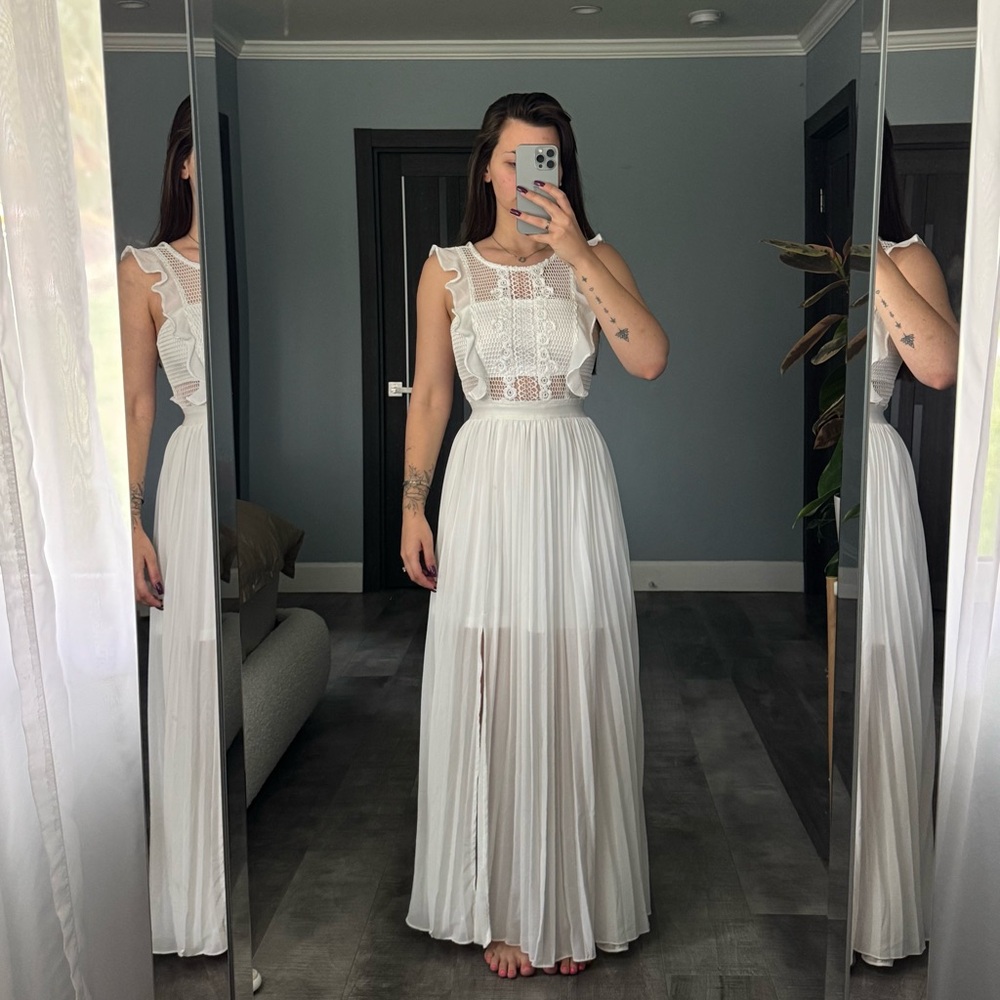 Elegant White Lace Maxi Dress